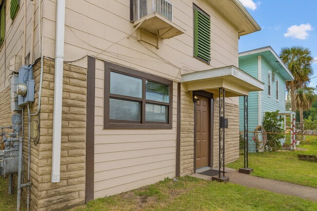 Building Photo - 6113 Ave Q 1/2