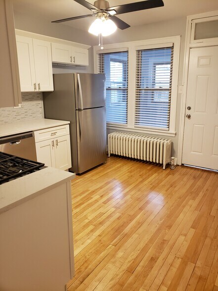 Building Photo - 2858 N Drake Ave