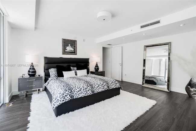 Building Photo - 2900 NE 7th Ave