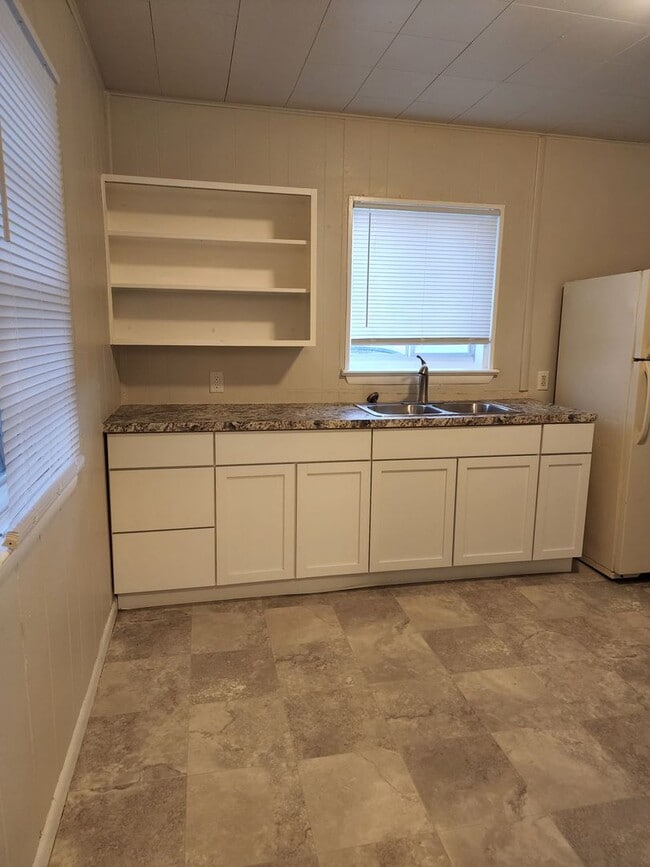 Interior Photo - Ames Ct (KC-AM)