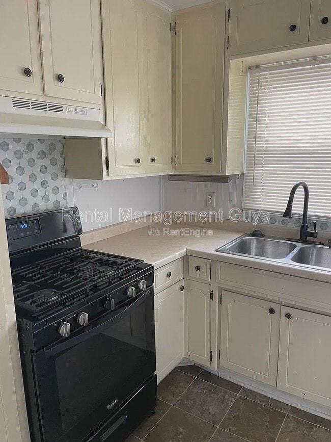 Building Photo - 1219 Oxford St