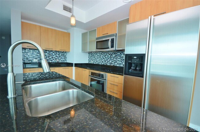 Building Photo - 480 NE 30th St