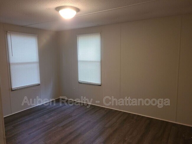 Building Photo - 1029 Grays Dr