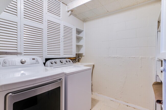 Laundry - 15012 Olddale Rd