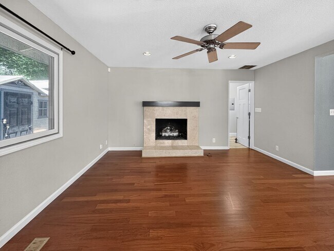 Building Photo - Gorgeous Single Level Home with Pool in Alamo Available Now!