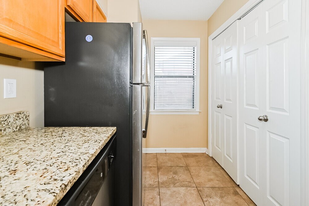 Building Photo - 6622 Red Birch Dr