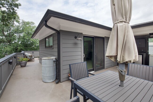 Building Photo - Stunning 4/3.5 Home in Highly Sought-After Area w/ 1300 Sq Ft of Outdoor Space!