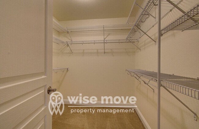 Building Photo - East Vancouver- Beautiful 5 bedroom