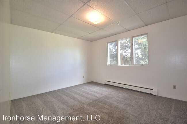 Building Photo - 805 W Villard St