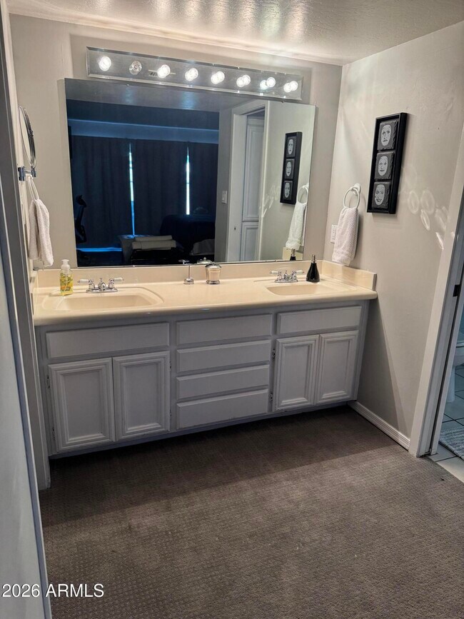 Building Photo - 7908 E Solano Dr