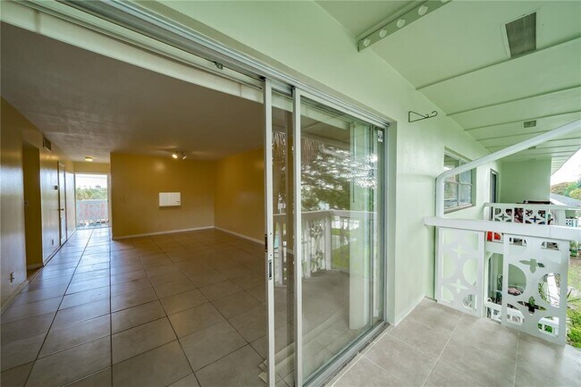 Building Photo - 4200 NW 3rd Ct
