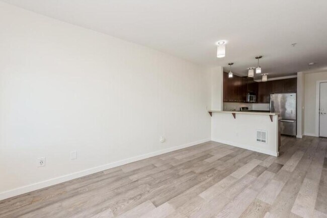 Building Photo - 1 bedroom in Seattle WA 98109