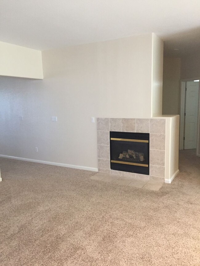 Building Photo - Avail 6/27 - Single level Rocklin home wit...