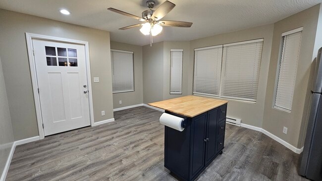 Building Photo - 715 W 8th St