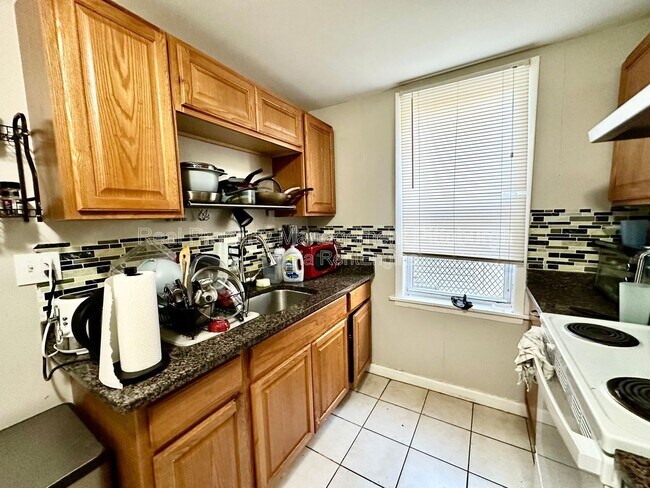 Building Photo - 335 Lawn St