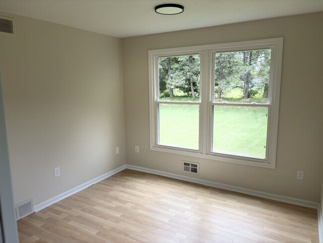 Building Photo - 27 Hillbridge Cir