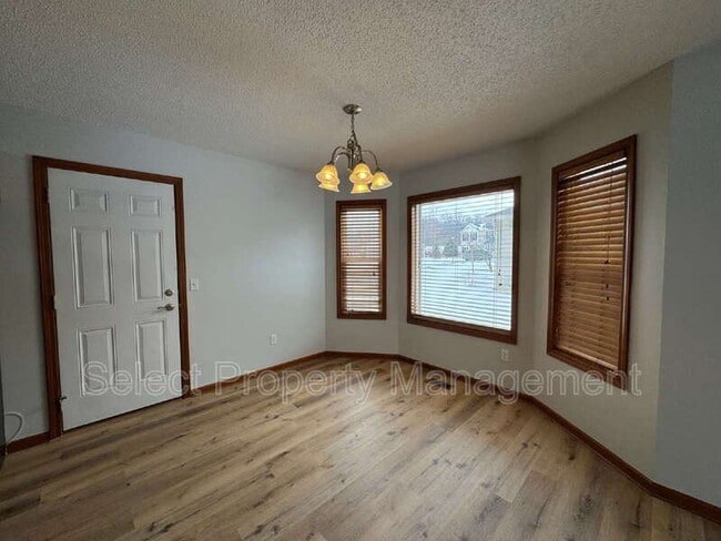 Building Photo - 829 Willen Ln