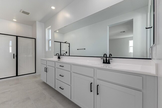 Building Photo - 2436 W Maximo Wy