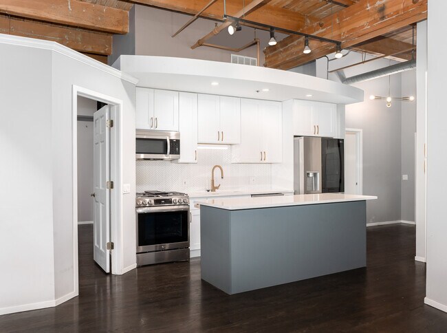 Building Photo - 2300 W Wabansia Ave