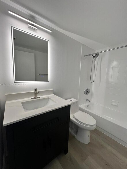 Building Photo - 701 Brickell Key Blvd
