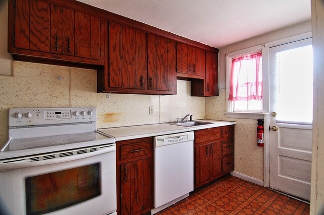 Building Photo - 2BD/1BA East End Townhome!!