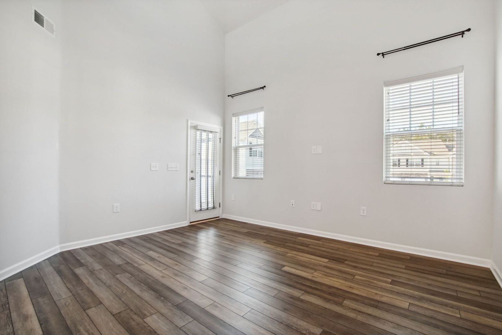 Building Photo - 102 Bedivere Ln