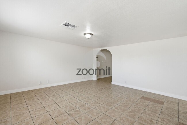 Building Photo - Welcome home to this beautifully updated 3-bedroom, 2-bathroom