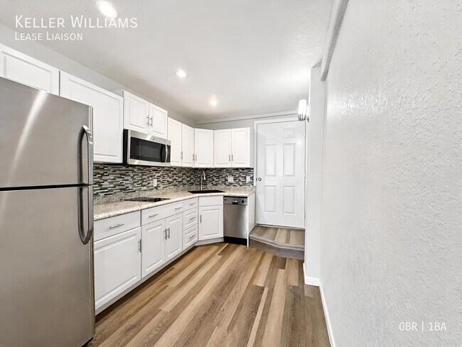 Building Photo - 2605 W Pikes Peak Ave