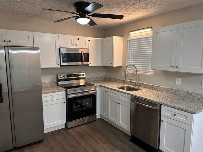 Building Photo - 425 Orchard Dr