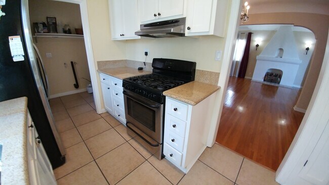 Building Photo - Gorgeous and Spacious 3-Bedroom 2-Bath home with Built-In BBQ, Garage, Hardwood Floors & Yard! MO...
