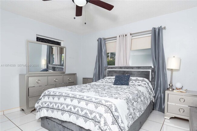 Building Photo - 5640 Hayes St