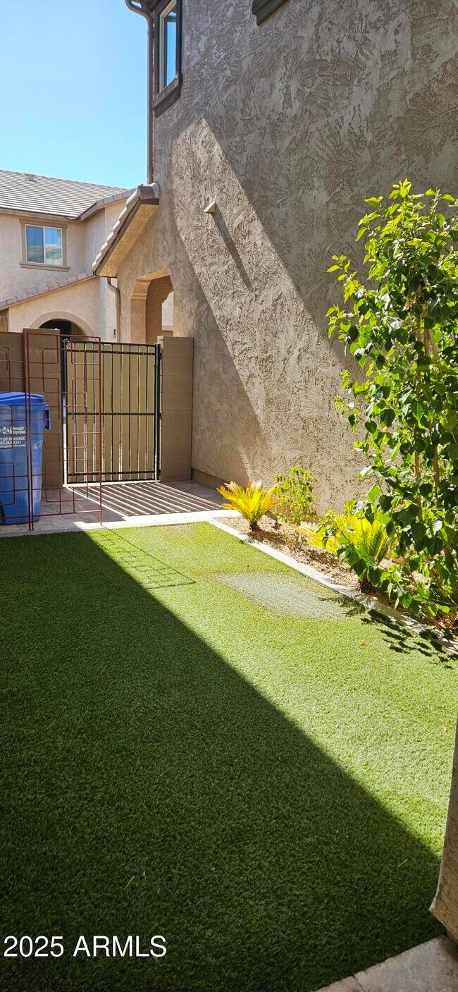 Building Photo - 4656 E Tierra Buena Ln