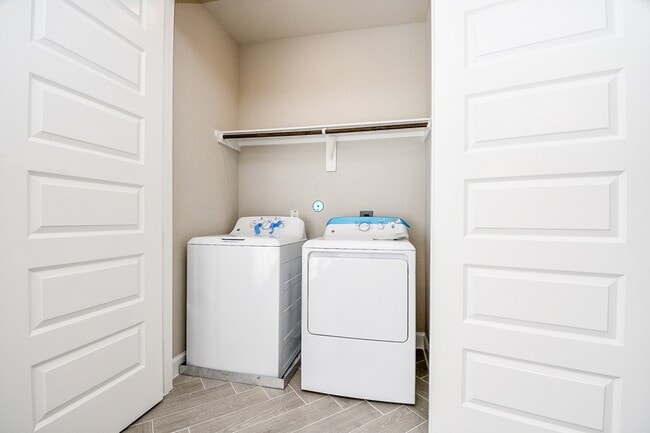 Building Photo - 2033 Millbridge Spring Ln