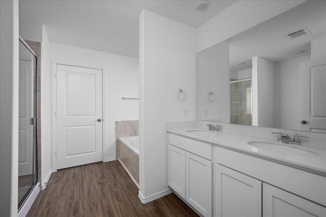 Building Photo - 329 Escondido Cir