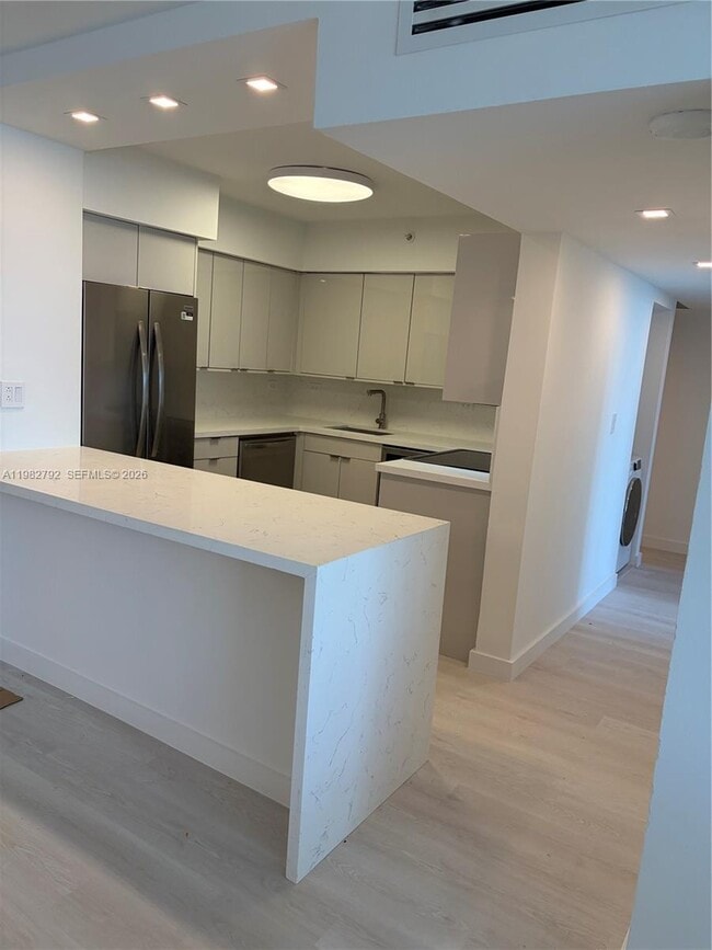 Building Photo - 1500 Bay Rd