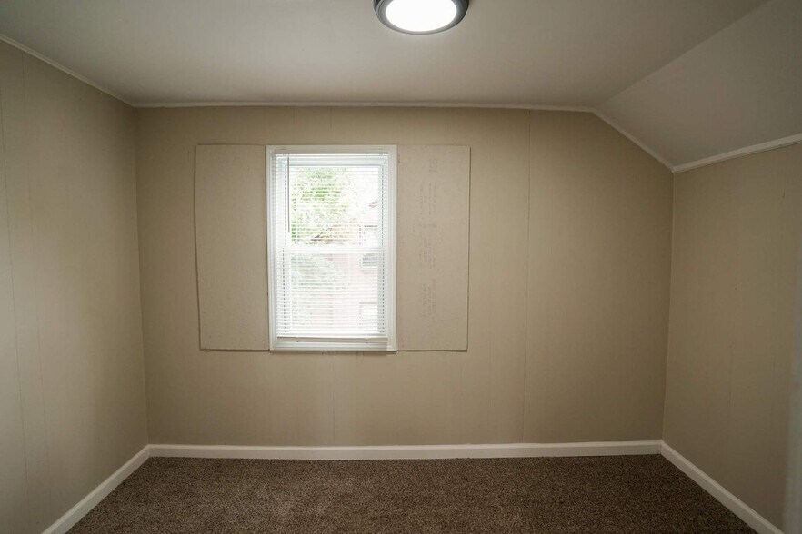 Building Photo - Fully Renovated 3-Bedroom Home – Move-In R...