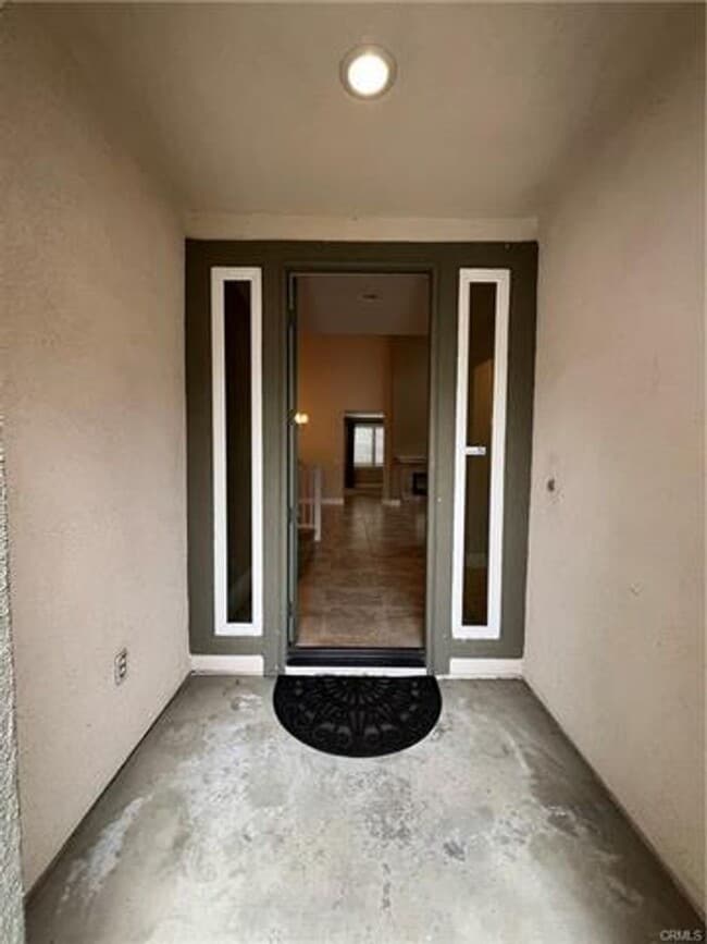 Building Photo - Canyon Hills Home