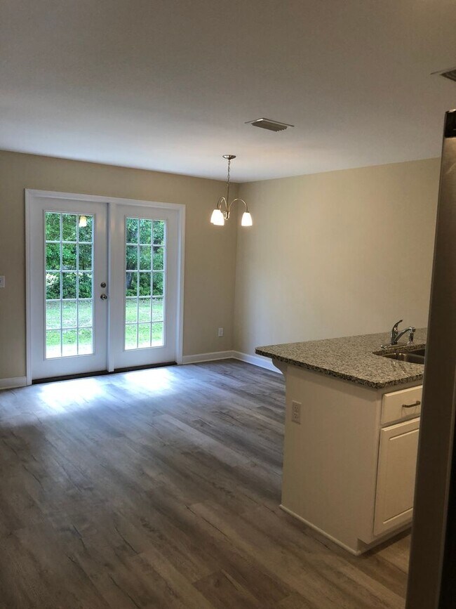 Building Photo - 3 bedroom, 2.5 bath town-home,near TAFB