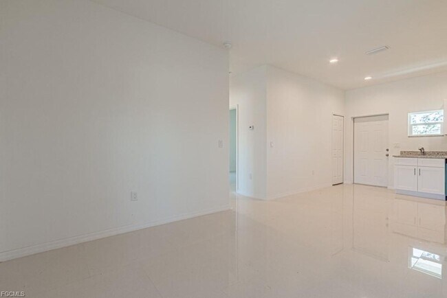 Building Photo - 2602 18th St W