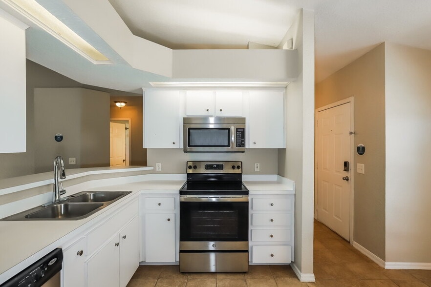 Building Photo - 5865 Daughtery Downs Loop