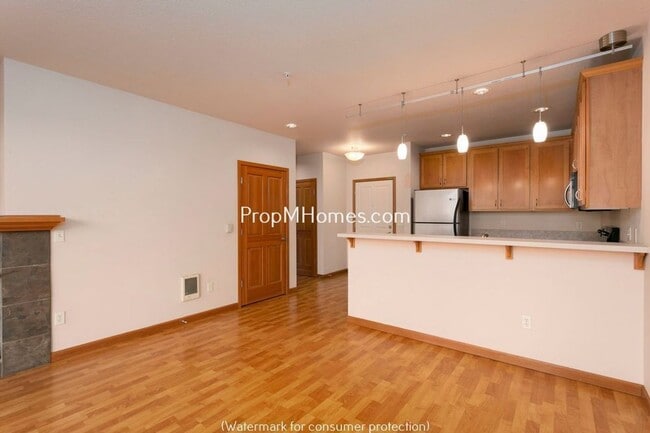 Building Photo - Light Filled One Bedroom Condo In Gresham!