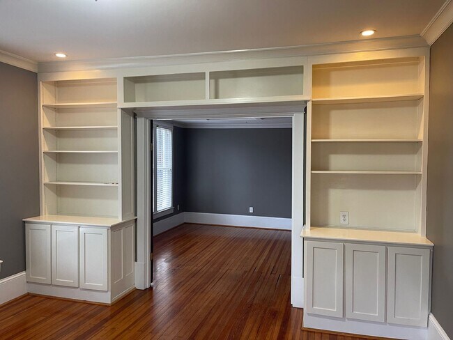 Building Photo - Sylvan Park bungalow, 4508 Park Ave.  2br,...