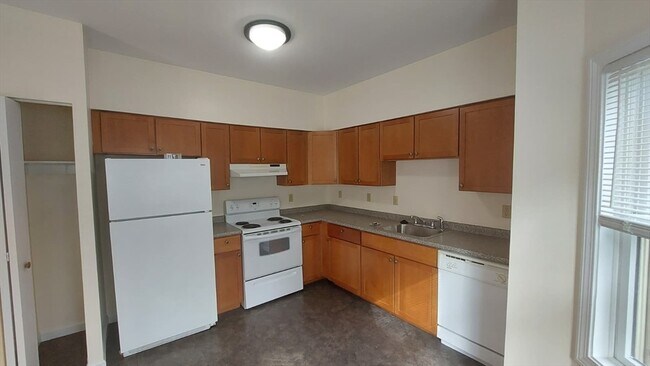 Building Photo - 49 Cedar St