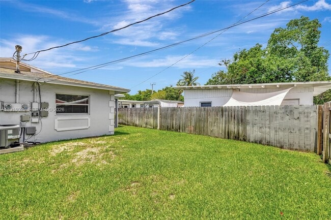 Building Photo - 1504 SW 6th Ave