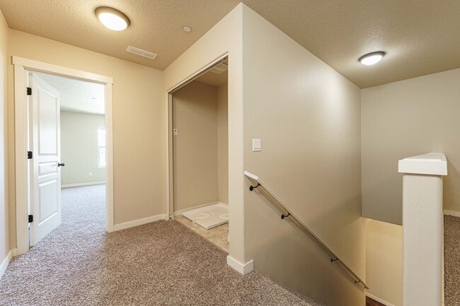 Building Photo - ASK ABOUT OUR AUGUST MOVE IN SPECIAL: Spac...