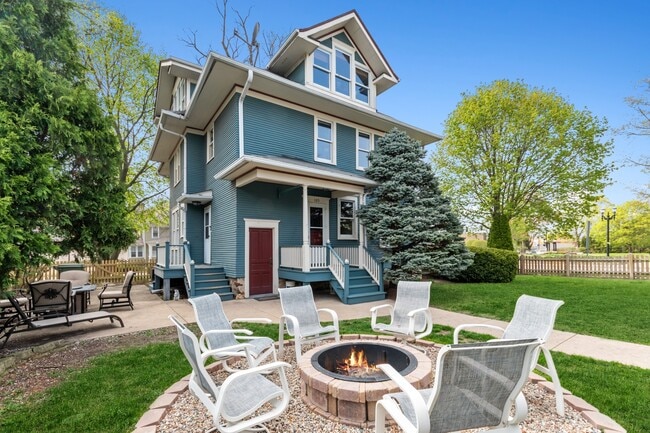 Building Photo - 403 S Hough St