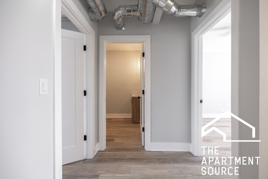 Building Photo - 6148 N Francisco Ave