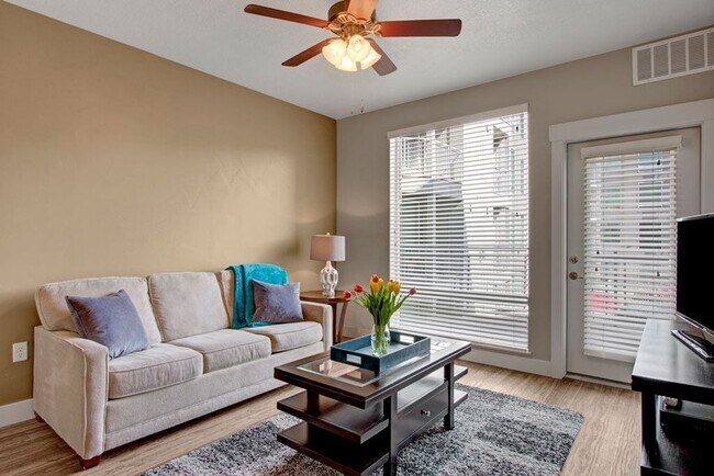 Building Photo - Velo on the Boulevard