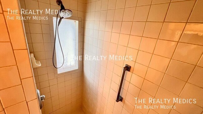 Building Photo - 1807 N Park Ave