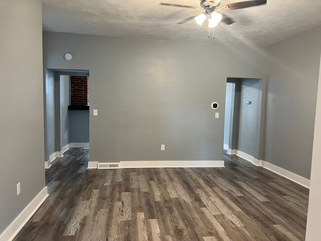Building Photo - Lawrensville - House